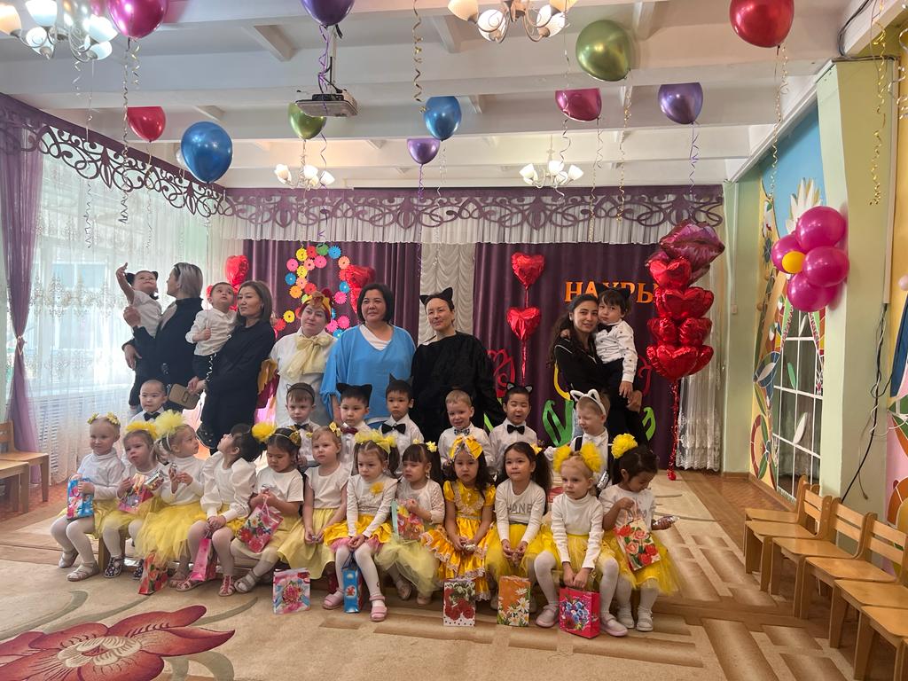 Утренник к 8 марта группа "Қарлығаш"