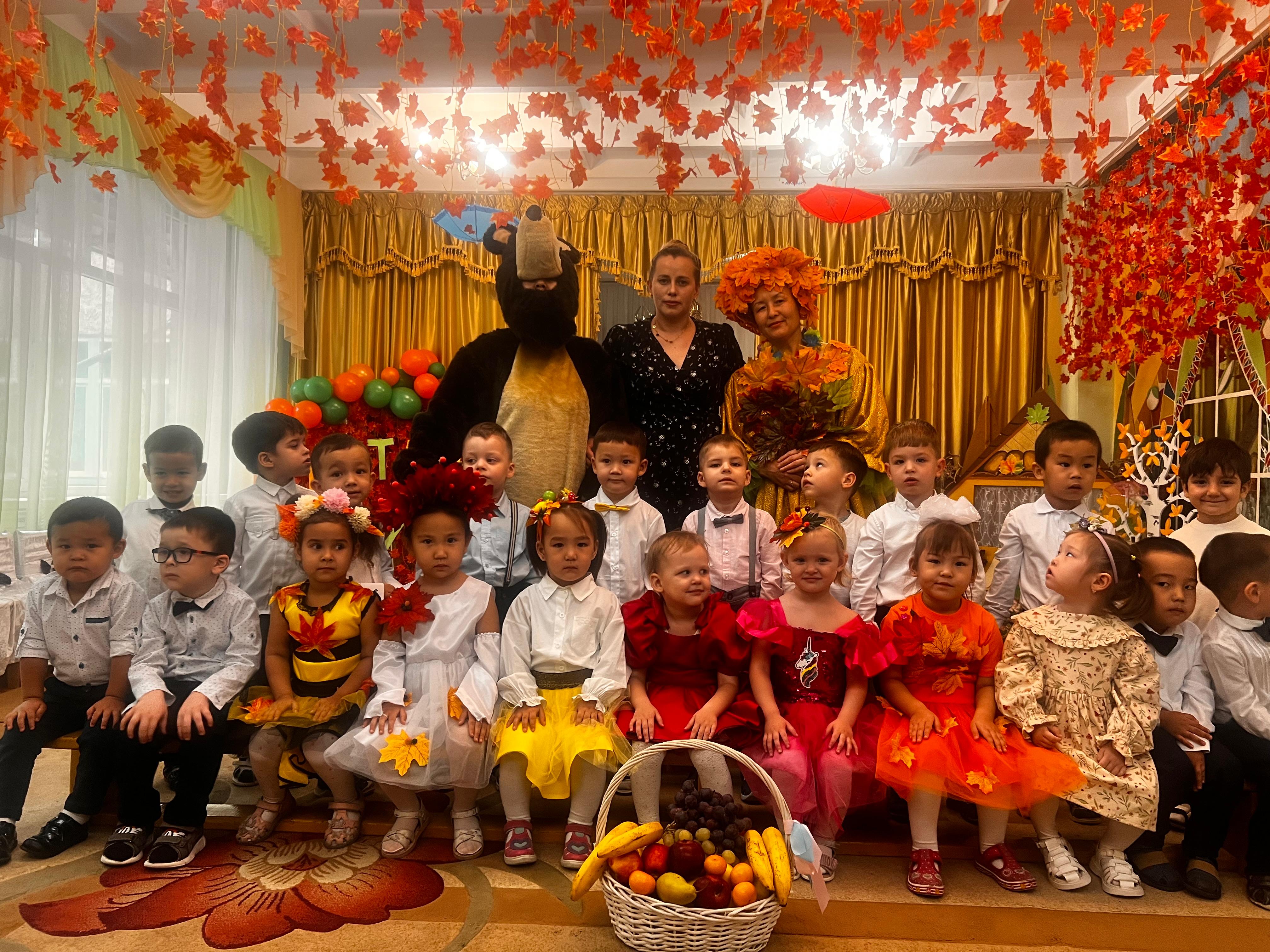 Праздник " Здравствуй, золотая осень" старшая группа "Қүлыншақ"